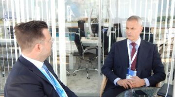 خلال معرض باريس.. رئيس مصر للطيران يعقد لقاءات مع كبرى شركات الصناعة ويعزز فرص التعاون