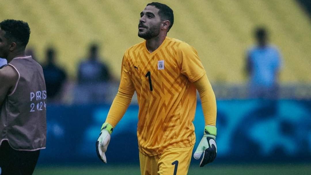 صراع شرس.. الزمالك وبيراميدز يتنافسان لخطف حارس الأهلي السابق