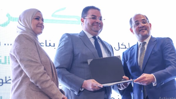 المالية والضرائب تكرمان الأهلي