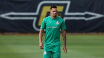 قبل مواجهة الأهلي.. نجم بالميراس يطلق تصريحا غاضبا