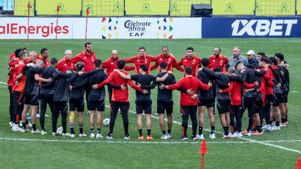 كأس العالم للأندية.. بعثة الأهلي تصل مطار دبي