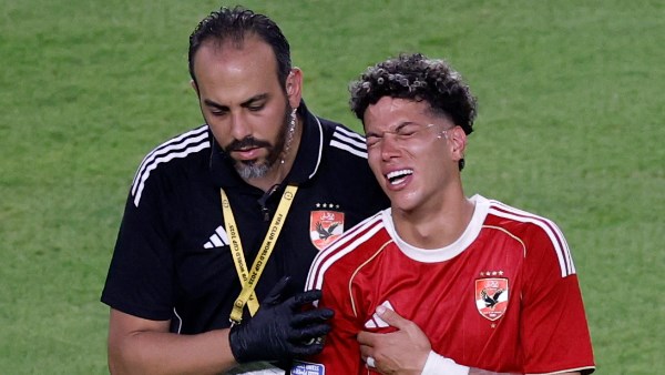 محمد يوسف يطمئن على إمام عاشور في المستشفى