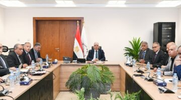 توفير الإحتياجات المائية للمنتفعين بالكميات المطلوبة وفى التوقيتات المناسبة