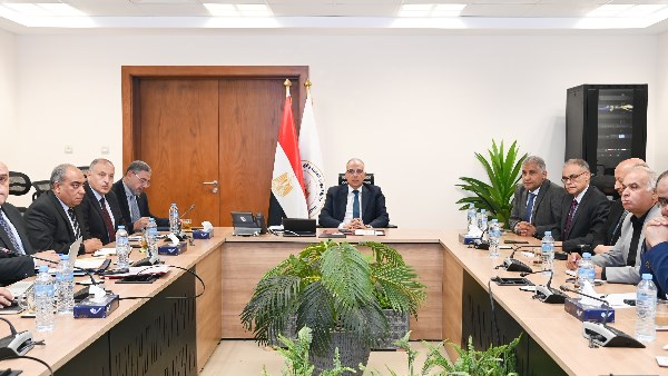 توفير الإحتياجات المائية للمنتفعين بالكميات المطلوبة وفى التوقيتات المناسبة
