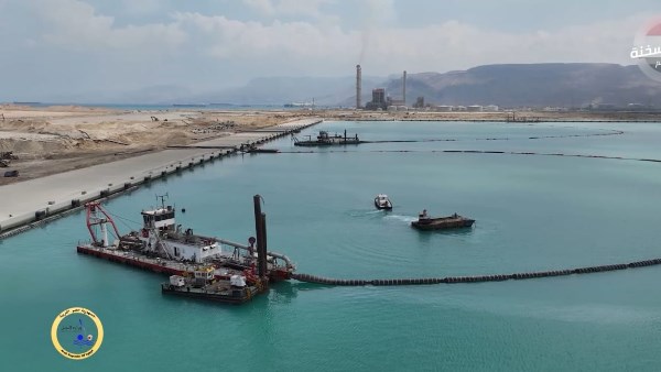 مشروع استكمال وتطوير ميناء السخنة.. خطوة لتحويله إلى مركز لوجستي محوري.. صور