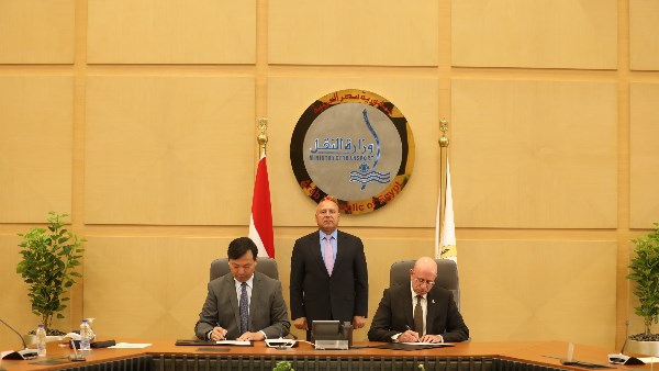 توقيع عقد بناء سفينتين جديدتين من سفن الصب الجاف العملاقة مع ترسانة هانتونج الصينية