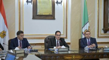 رئيس جامعة القاهرة يعقد سلسلة من الاجتماعات الموسعة لمتابعة سير العمل