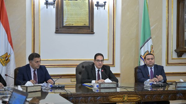 رئيس جامعة القاهرة يعقد سلسلة من الاجتماعات الموسعة لمتابعة سير العمل