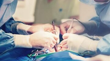 فريق طب القصر العيني ينجح في إجراء جراحة نادرة عالية الخطورة باستخدام ECMO