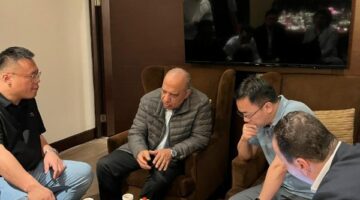 وزير الكهرباء يبحث مع شركة صينية انشاء مصنع لبطاريات تخزين الطاقة