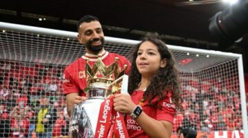 مع مكة وكيان .. محمد صلاح يحتفل بالتتويج بالدوري الإنجليزي