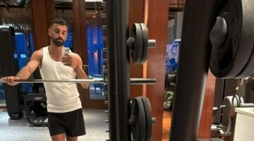 محمد صلاح يخطف أنظار متابعيه بليقاته البدنيه في أحدث ظهور ..شاهد