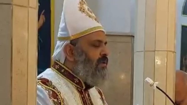 وفاة كاهن من إيبارشية ديروط.. والبابا تواضروس يقدم واجب العزاء