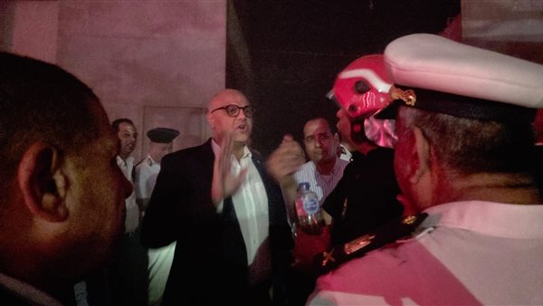 محافظ القليوبية ومدير الأمن يتابعان أعمال السيطرة على حريق بمصنع حديد بالقناطر الخيرية