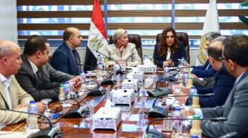 وزيرتا البيئة والتنمية المحلية تبحثان مع مسئولي الكهرباء مراجعة وتدقيق متحصلات منظومة النظافة