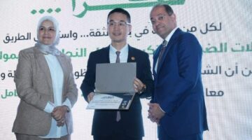 الممول الملتزم ضريبياً.. وزير المالية يكرم شركة هواوي ويمنحها شهادة تقدير