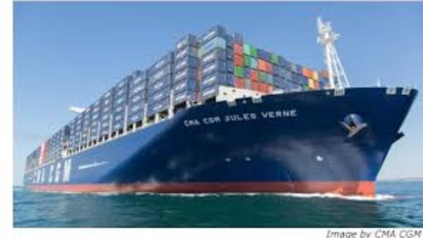 قناة السويس تشهد عبور سفينة الحاويات العملاقة CMA CGM JULES VERNE