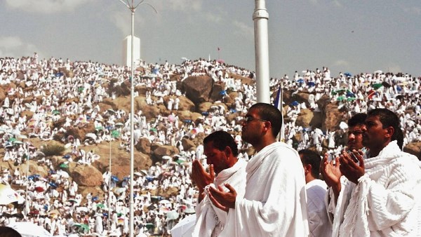لبيك اللهم لبيك.. تلبية يرددها أكثر من مليوني حاج على صعيد عرفات الطاهر