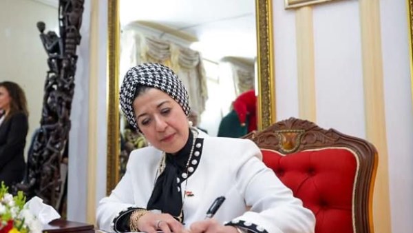 سفيرة مصر في لوساكا تلتقي وزير الثروة الحيوانية والسمكية الزامبي