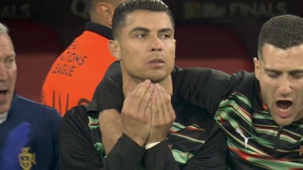دعاء المسلمين.. رونالدو يثير الجدل أثناء ركلات ترجيح البرتغال وإسبانيا