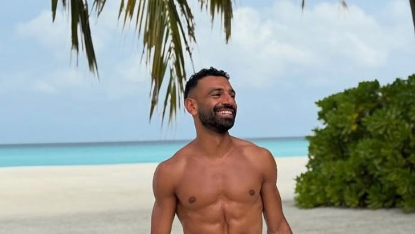 شاهد محمد صلاح يقضى إجازته على البحر