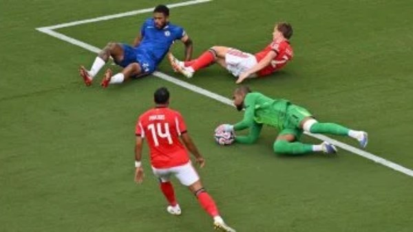 لقاء متوقف وتعليق ناري من فايق| ماذا يحدث في قمة بنفيكا وتشيلسي بكأس العالم للأندية