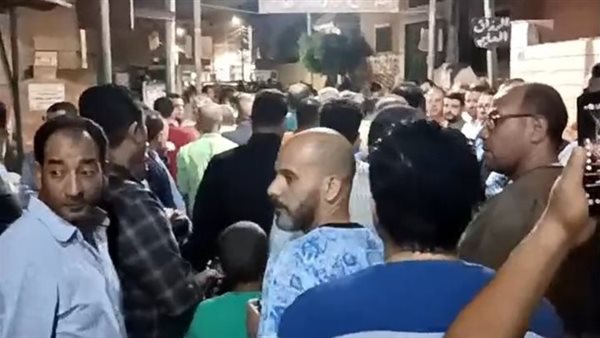 المئات يشيعون جثمان المحامي أحمد عبد الحميد وسط حالة من الحزن بكفر الشيخ