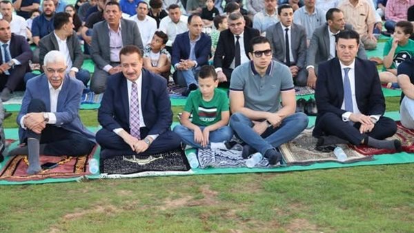 محافظ المنوفية يشارك المواطنين فرحة العيد ويقدم تهانيه للرئيس السيسي