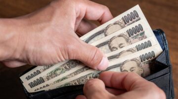 حزب “كوميتو” الياباني يقترح خفض ضريبة الاستهلاك على الأغذية إلى 5%