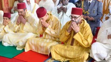 ✓ جلالة الملك يؤدي صلاة عيد الأضحى بمدينة تطوان