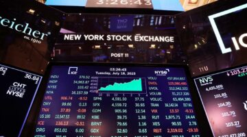 الأسهم الأمريكية تُغلق عند مستوى قياسي مُحققة مكاسب أسبوعية تتجاوز 3%