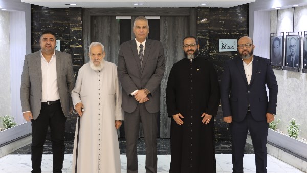 وفد من الكنيسة الكاثوليكية يهنئ محافظ أسوان بحلول عيد الأضحى