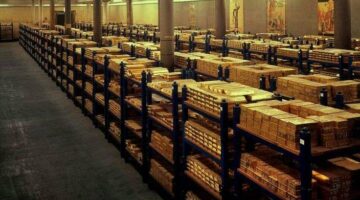 الذهب يتراجع 15 دولاراً في التعاملات الفورية