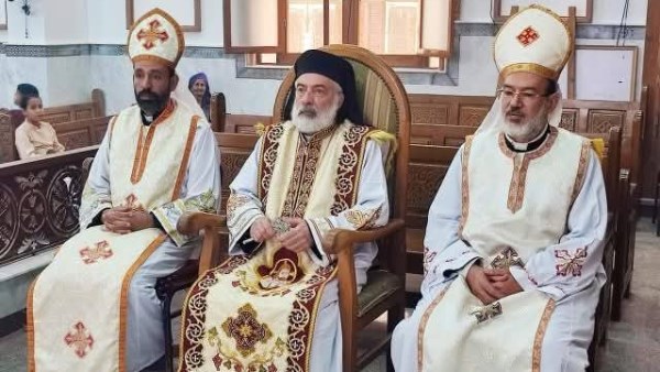 الأنبا باسيليوس يترأس القداس الإلهي بكنيسة السيدة العذراء بنزلة غطاس