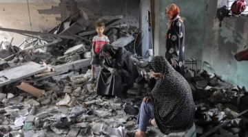 غزة… الهدنة عالقة والقتل لا يتوقف