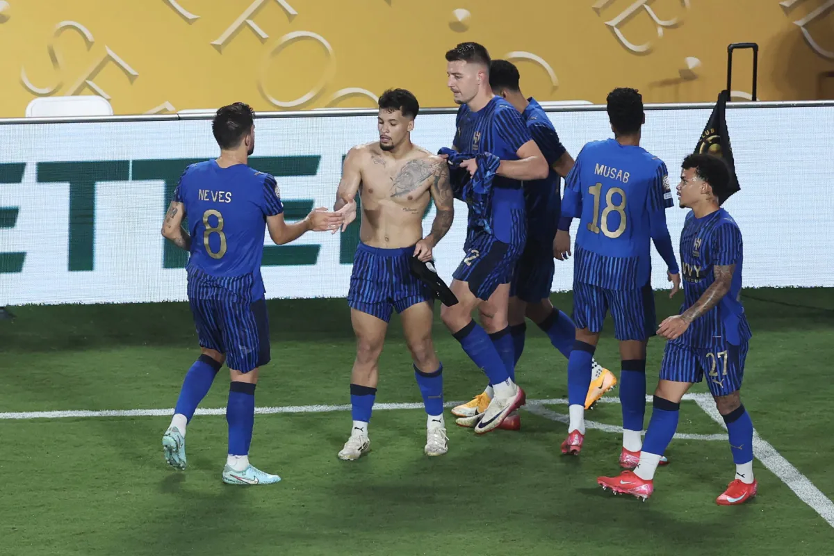 برباعية تاريخية… الهلال يُسقط مانشستر سيتي ويعبر إلى ربع النهائي