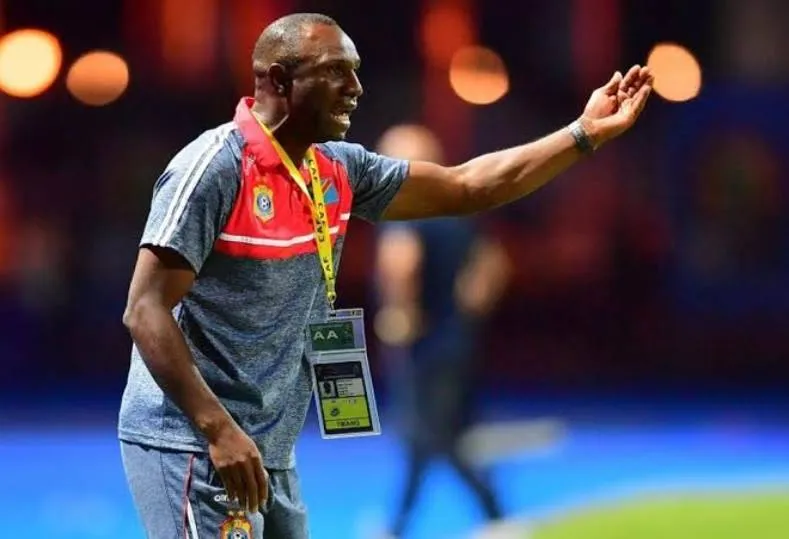 الهلال السوداني يقيل مدربه إبينجي