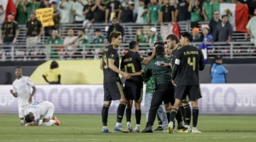 المكسيك تضرب موعداً نارياً مع أميركا في النهائي
