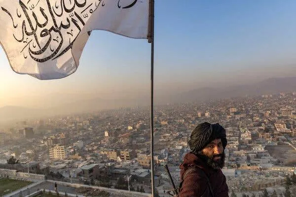 روسيا تعترف رسمياً بـ«طالبان» حكومة شرعية في أفغانستان