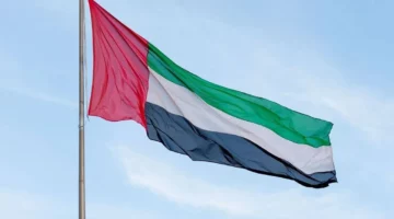 الإمارات تنقذ طاقم سفينة بريطانية استُهدفت في البحر الأحمر