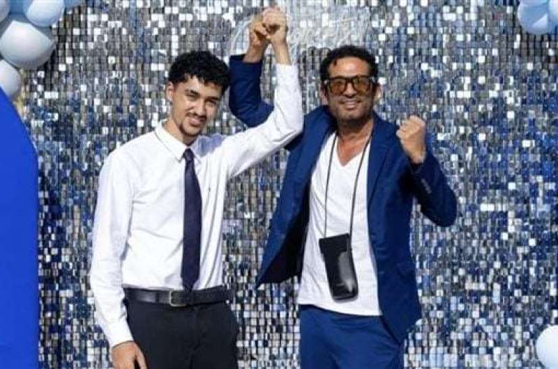 عمرو سعد يحتفل بنجاح نجله في الثانوية الألمانية