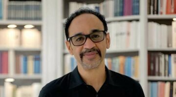 عمرو منير دهب يكتب: شاعر فنون الشعر