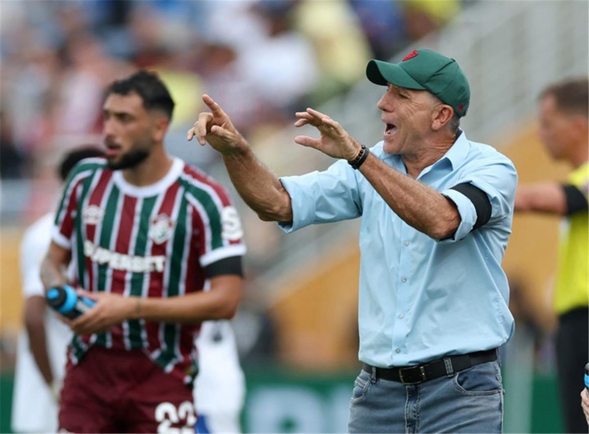 مدرب فلومينينسي بعد الفوز على الهلال: كررنا خطة قديمة ونجحنا