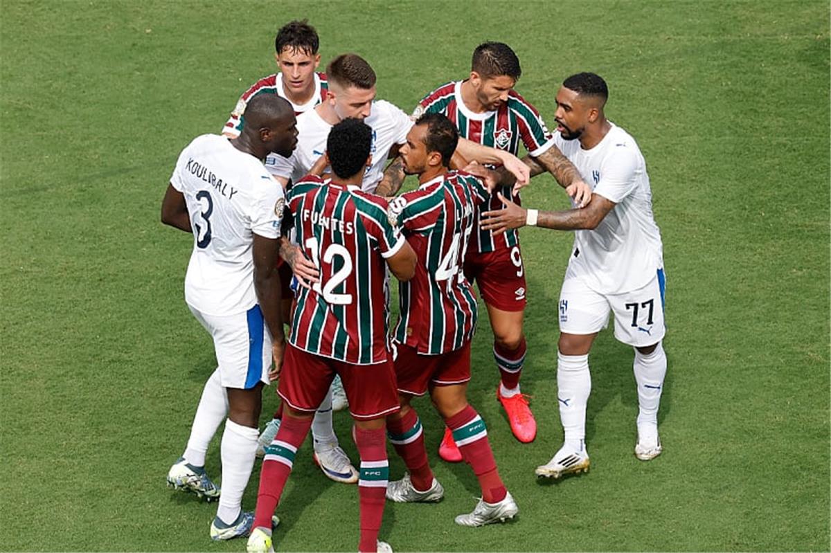 “سرق فوزنا ولم يكن محترمًا”.. كوليبالي يهاجم حكم مباراة الهلال وفلومينينسي بعد توديع كأس العالم للأندية