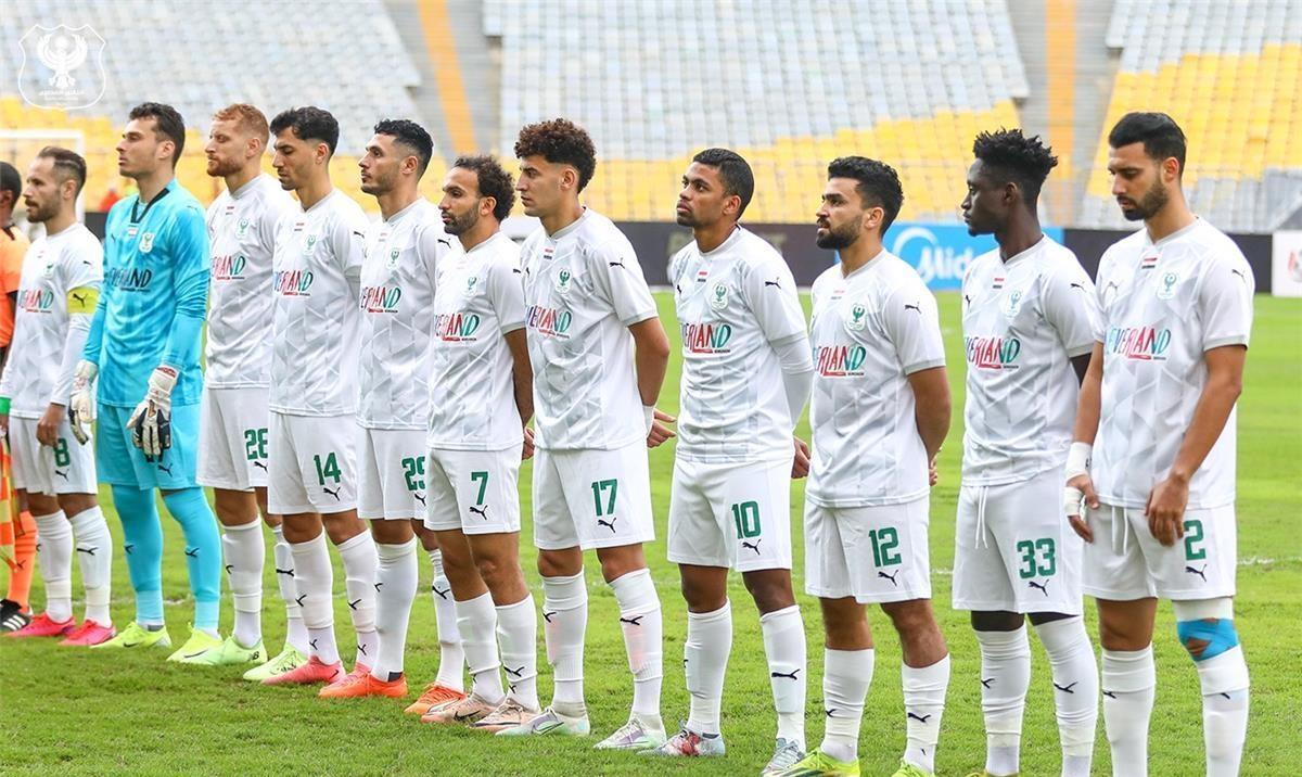 رسميًا | المصري يقطع الطريق على الزمالك ويجدد عقد لاعبه