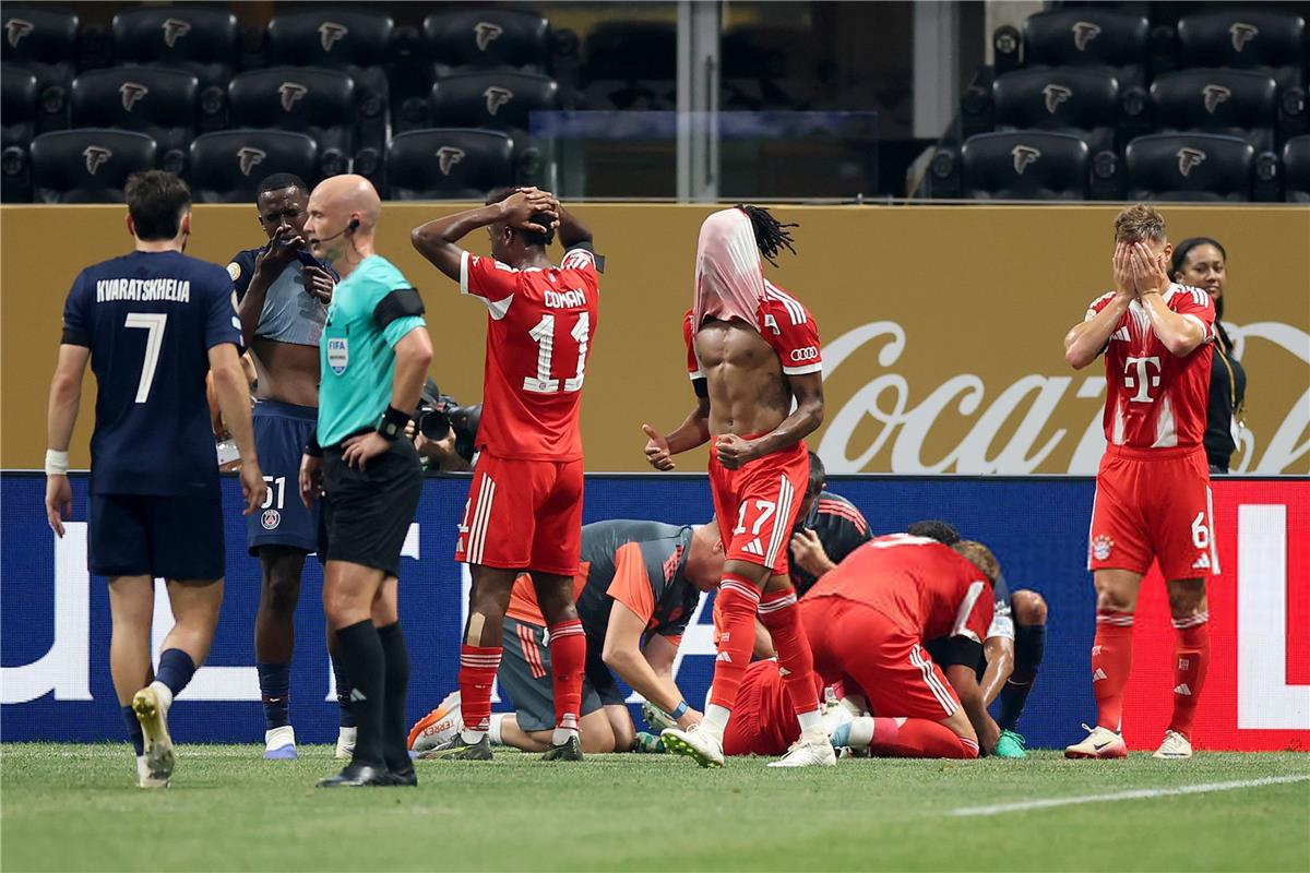 فيديو | موسيالا يتعرض لإصابة مروعة أمام باريس سان جيرمان.. وتصرف غريب من الحكم