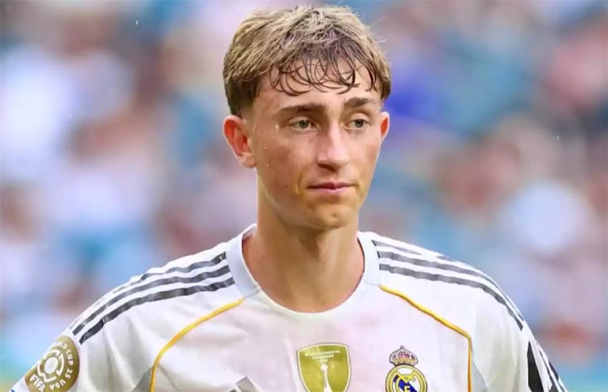هويسن يعتذر للاعبي ريال مدريد قبل مواجهة باريس سان جيرمان