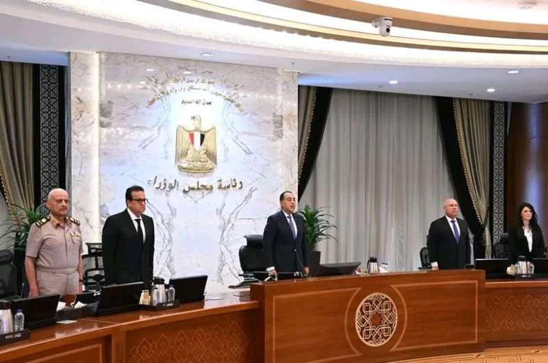 “الوزراء” يقف دقيقة حداد على أرواح شهداء الإقليمي وسنترال رمسيس