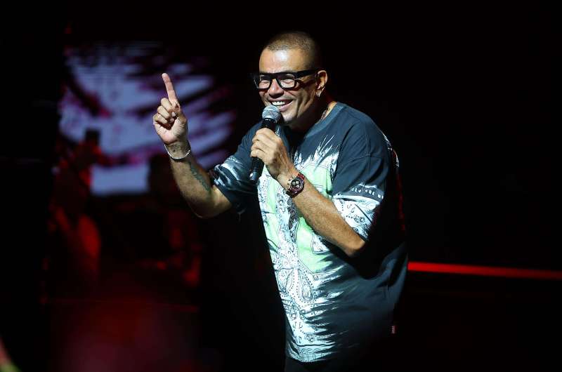 بحضور 10 آلاف متفرج.. عمرو دياب يُحيي حفلا مميزا في جدة