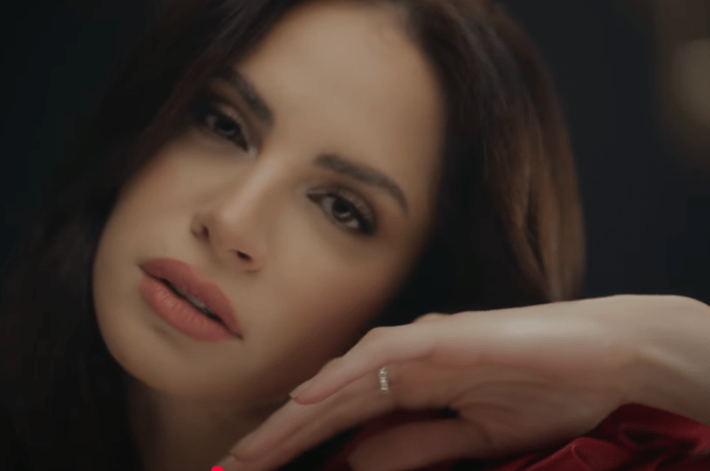 كلمات أغنية “عقدة حياته” لـ آمال ماهر
